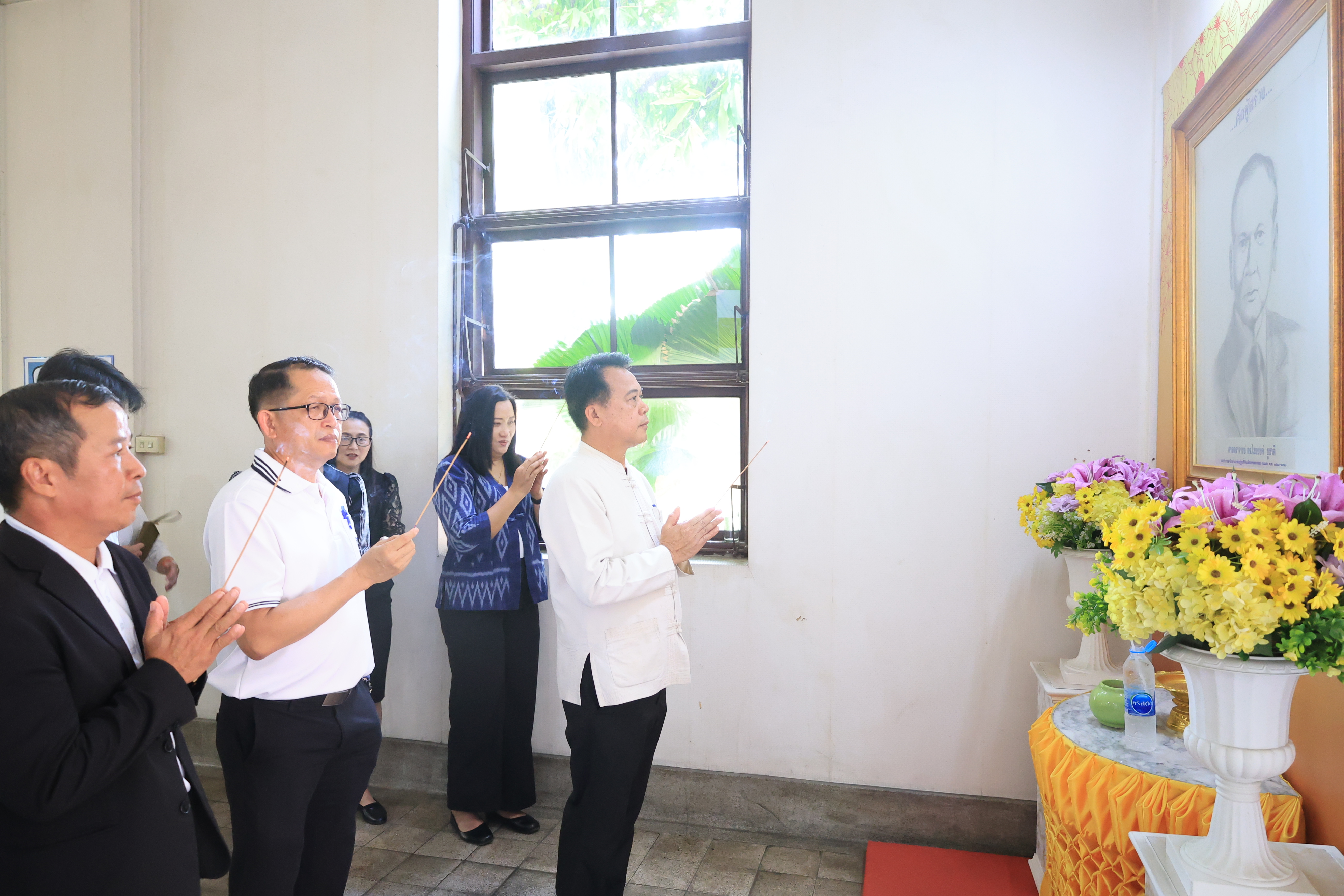 title - รองเลขาธิการ ส.ป.ก. สักการะสิ่งศักดิ์สิทธิ์ประจำ ส.ป.ก. เนื่องในโอกาสเข้ารับตำแหน่งใหม่